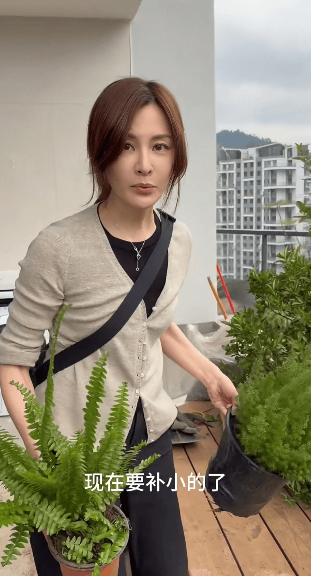 原創劉孜貴州新房裝修完成，出錢出力佈置陽臺好美，母親出鏡很有氣質