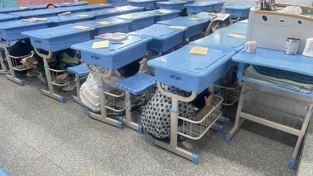 管城區建興路小學開展防震演練 築牢校園安全