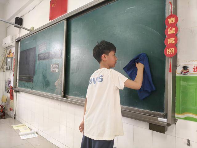 二七區藝術小學開展勞動教育主題周系列活動