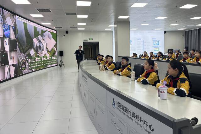 鄭州高新區實驗小學學子現場感受科技魅力