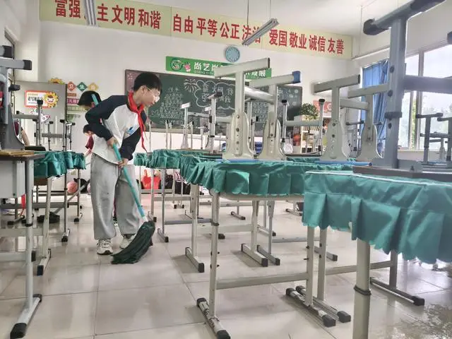 二七區藝術小學開展勞動教育主題周系列活動