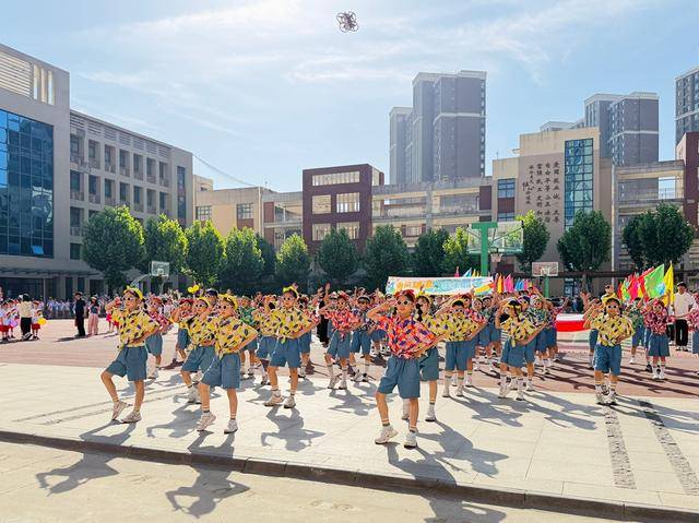 二七區嵩山路學校小學部舉辦2026年校園運動會
