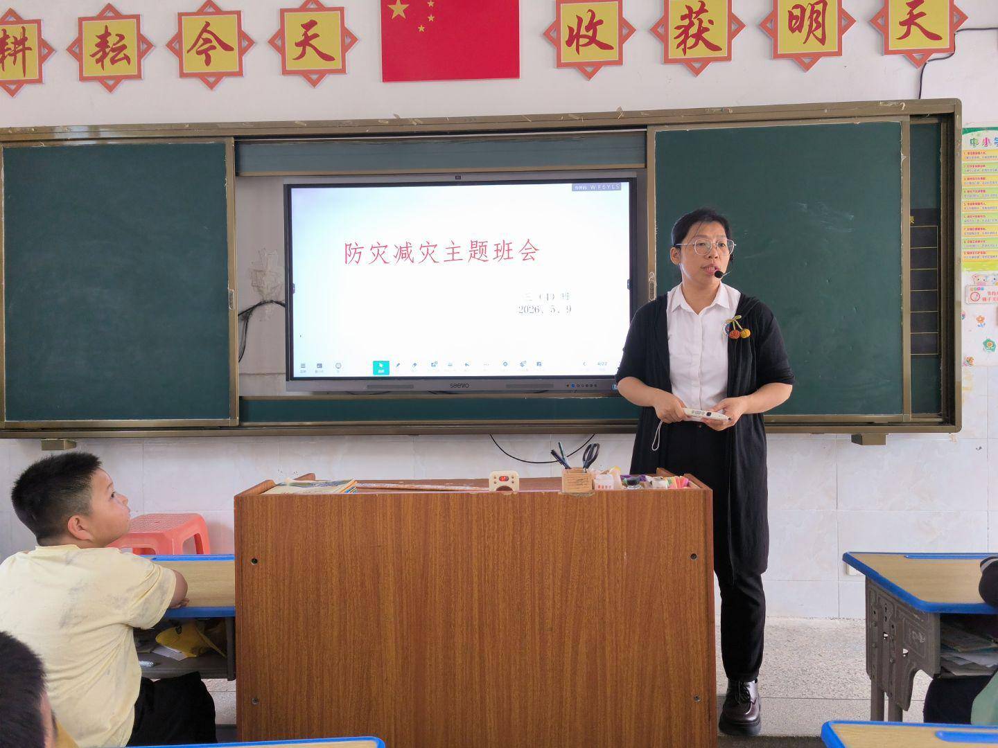 築牢安全防線，護航校園成長——尋烏縣城南小學開展防震減災應急演練活動
