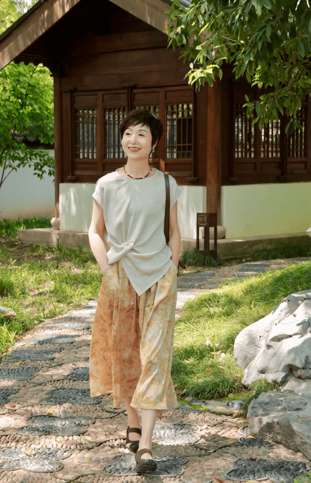 原創告別大媽風！60歲女性夏季穿搭，照抄博主模板就夠了