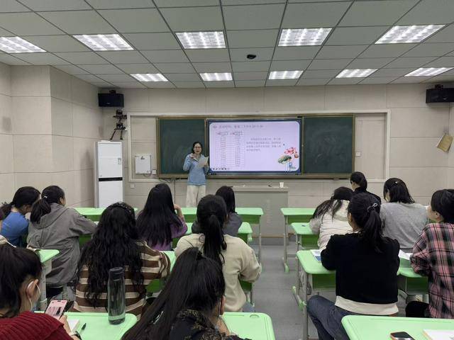 鄭州高新區蓮花街小學舉行蓮苑讀寫社集中分享