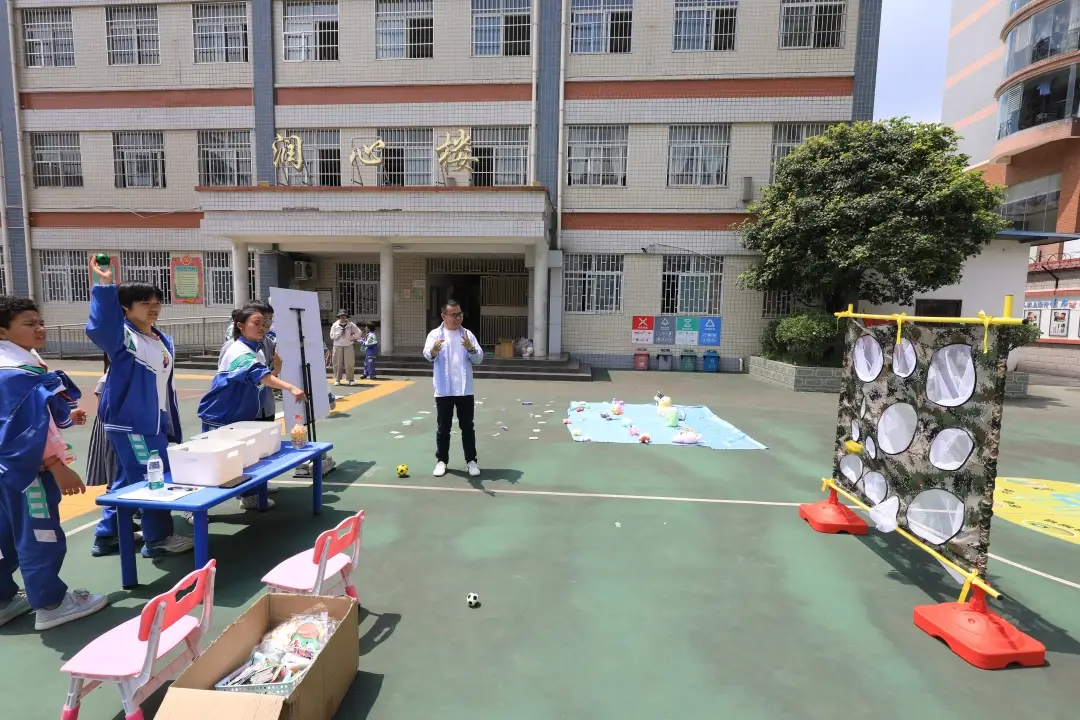 從無聲舞蹈，到煙火氣滿滿的美食街