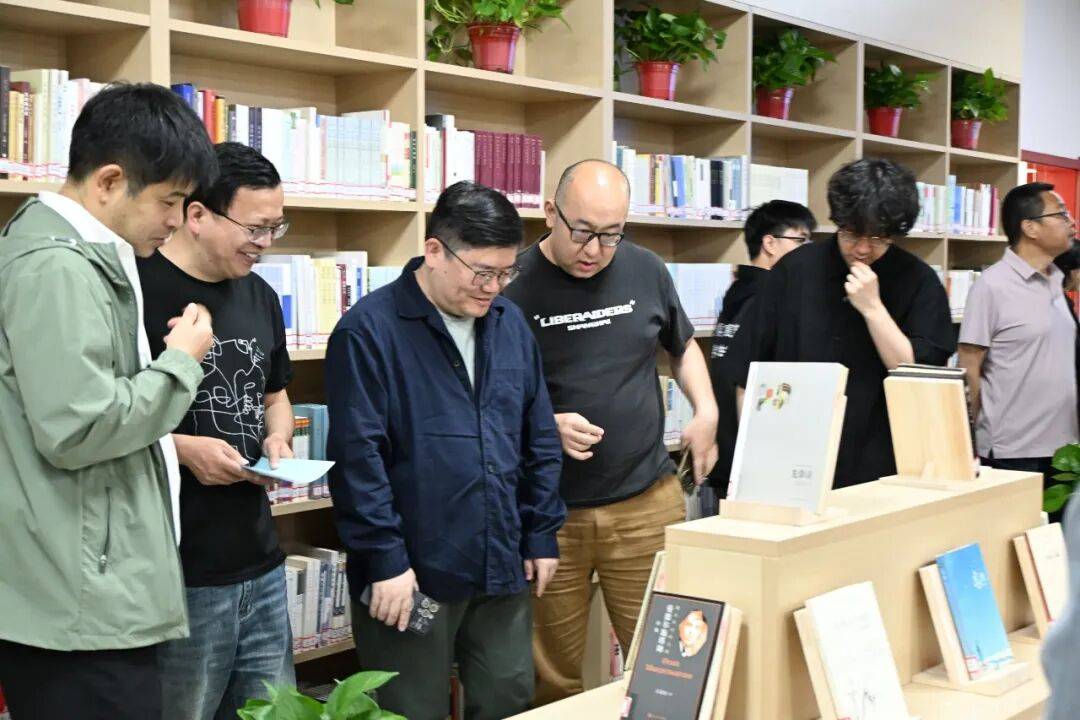 詩歌的時代性暨黃紀雲詩歌文化交流會在開封舉行