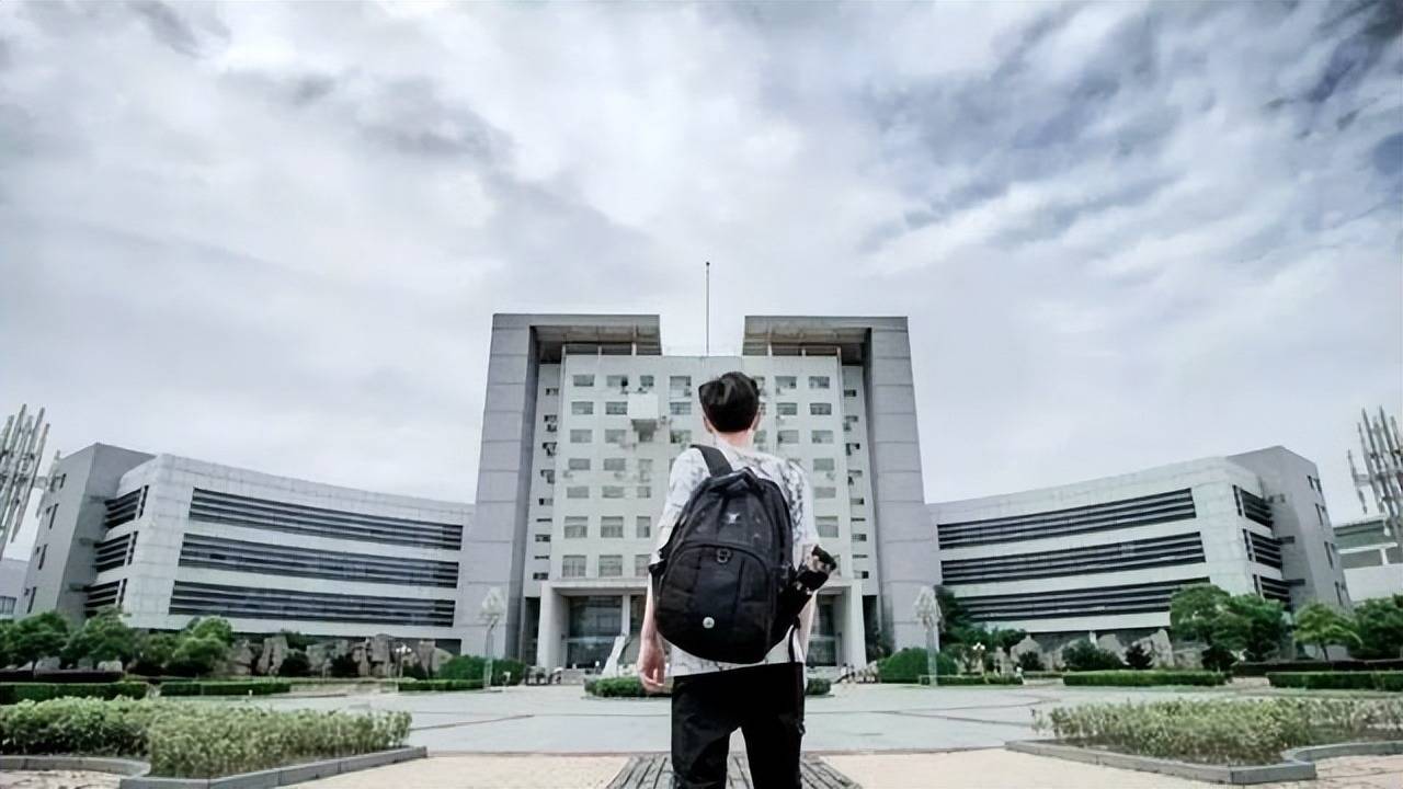 原創什麼是雙一流大學？與985大學和211大學之間的差別究竟是什麼？