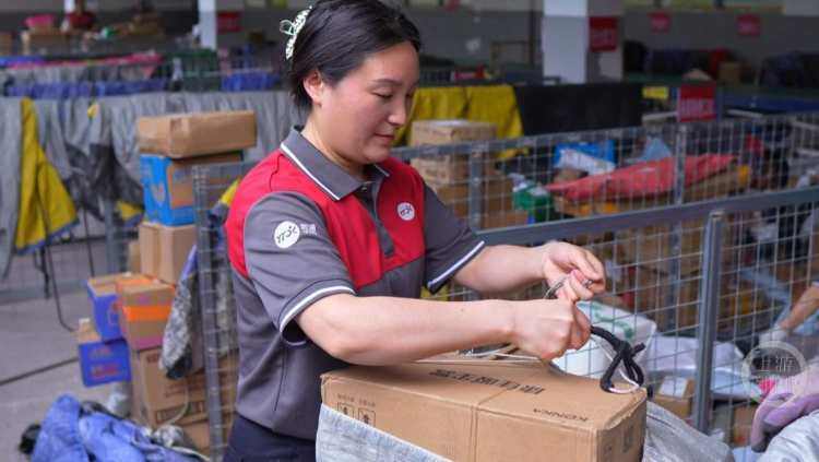 重慶快遞從業者亮相國新辦記者見面會