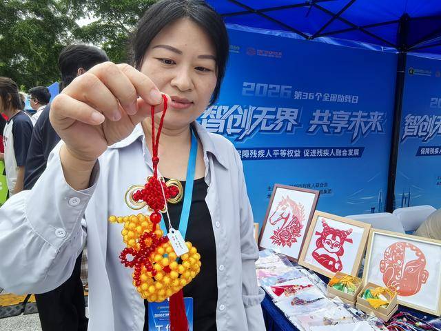 機器人主動打招呼！深圳這場活動把“黑科技”變成“暖科技”