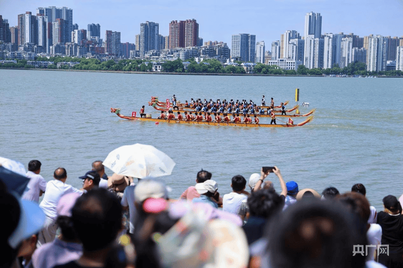 龍騰南湖 逐浪青春！2026年湖北省龍舟公開賽（洪山站）彰顯“大學之城”活力