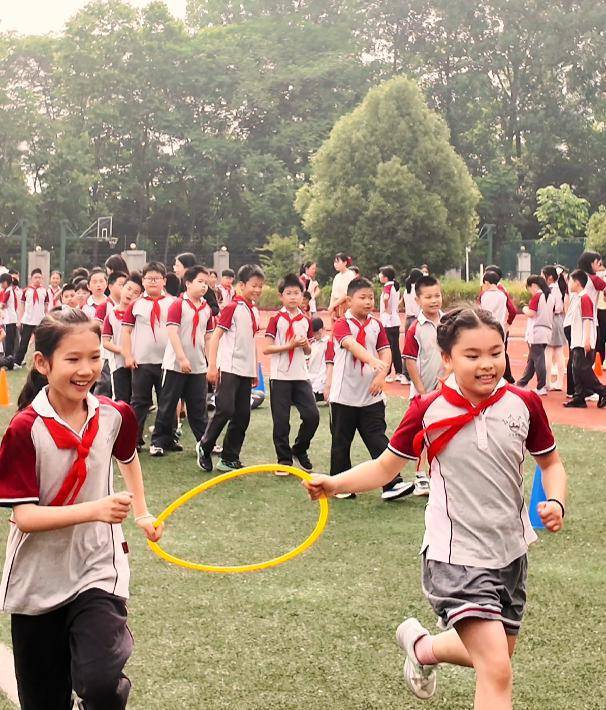 小器材搭出N個體能遊戲，大課間小學生滿頭汗