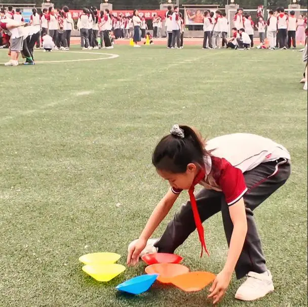 小器材搭出N個體能遊戲，大課間小學生滿頭汗