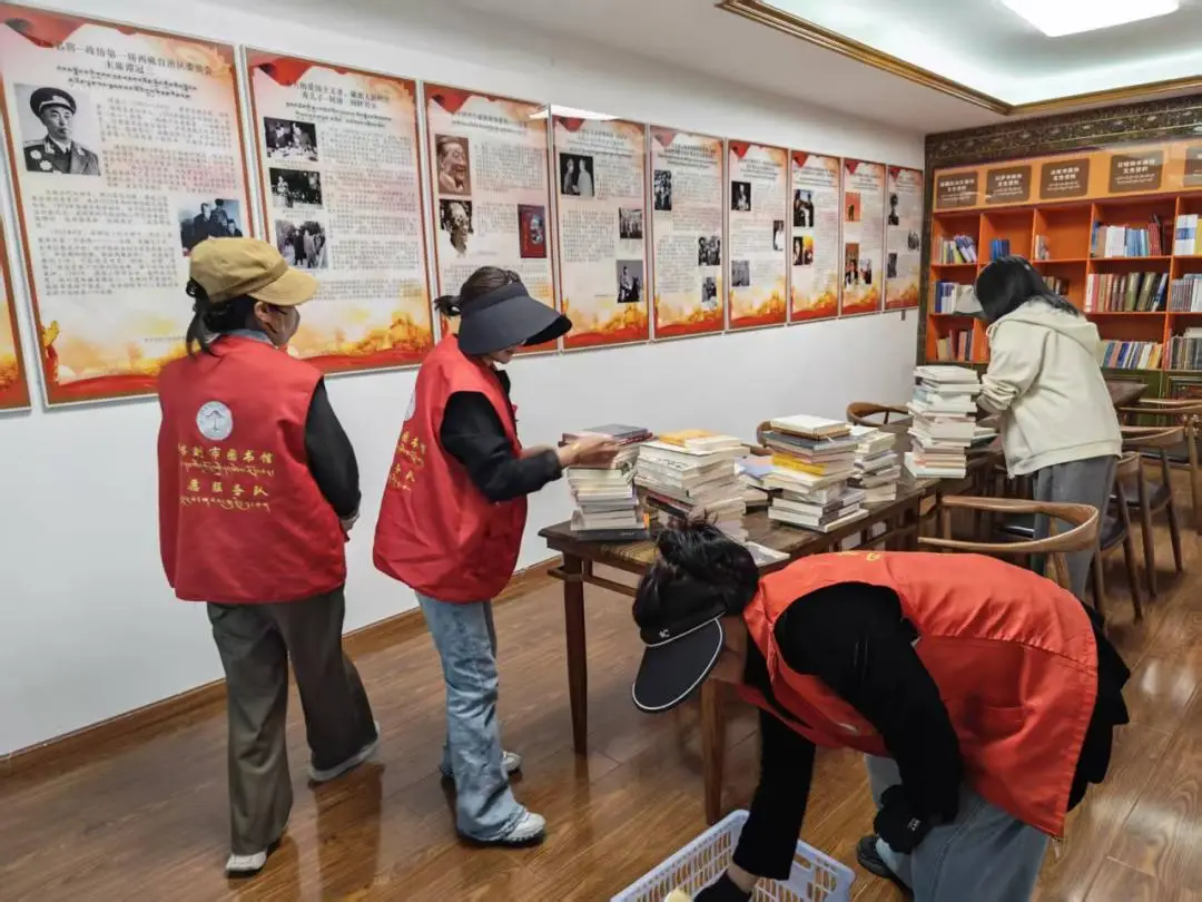 西藏日喀則市圖書館走進政協機關分館開展發放流動圖書志願服務