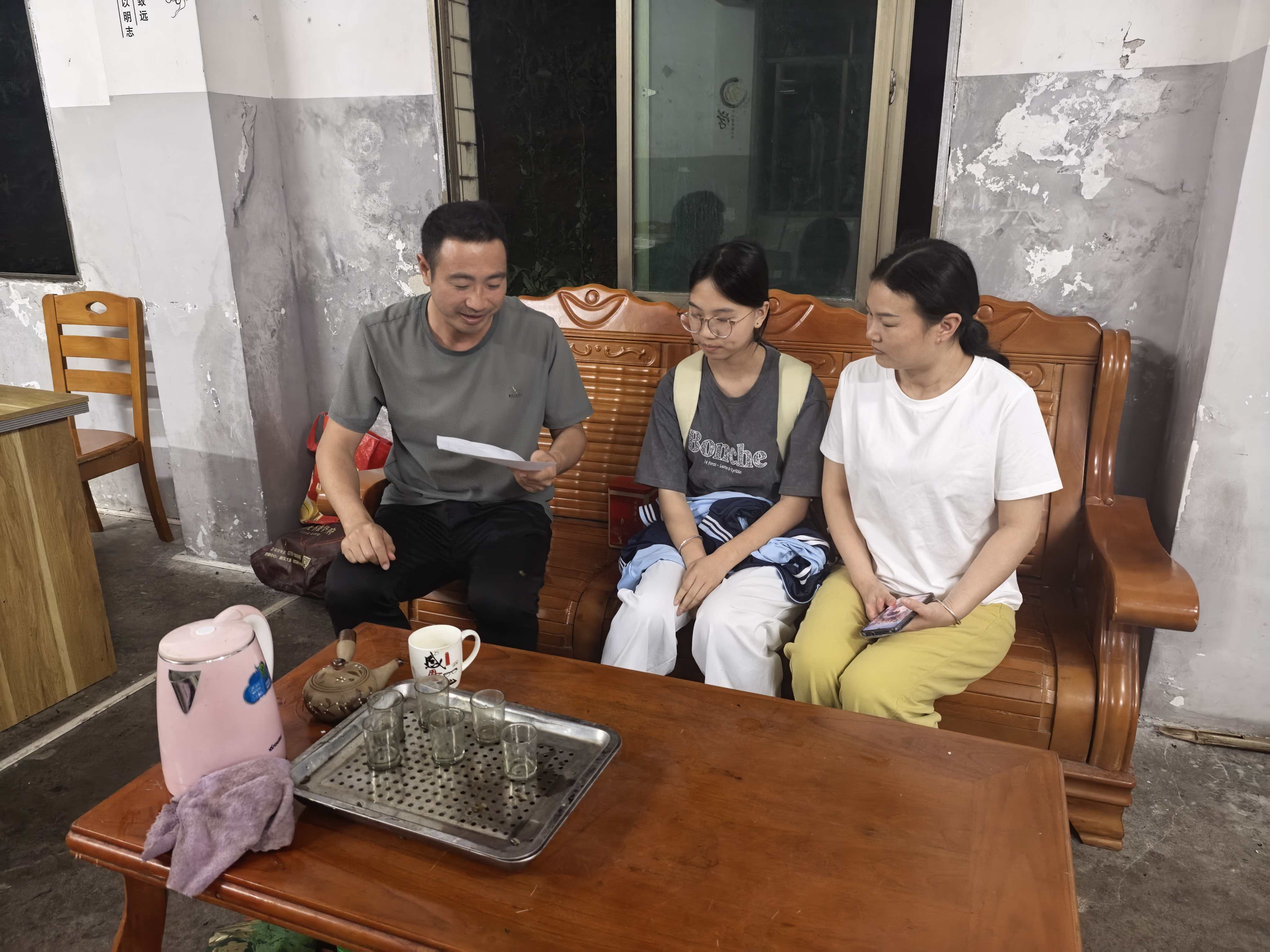 尋烏縣澂江中學開展防溺水重點學生家訪活動
