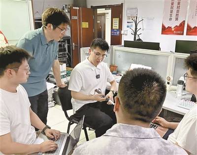 一名視障研究生用程式碼解困“最後十米”