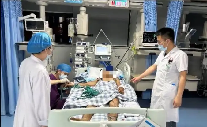 廣西一村民被劇毒眼鏡王蛇咬傷，醫護全力救治十餘天脫險