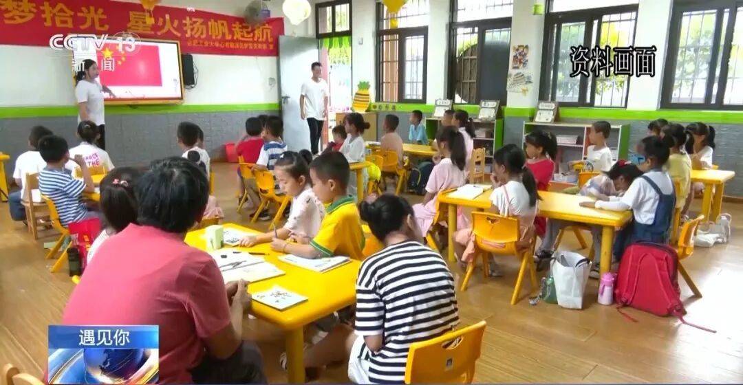 “我連名字都不會寫，要向小學生請教”