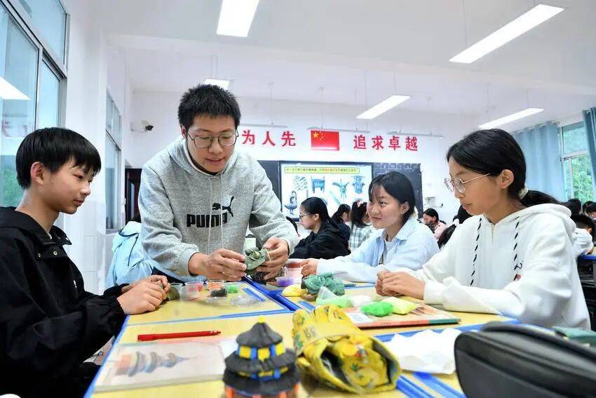 巧手塑古韻，實踐悟歷史！保康縣實驗中學讓歷史課堂“活”起來