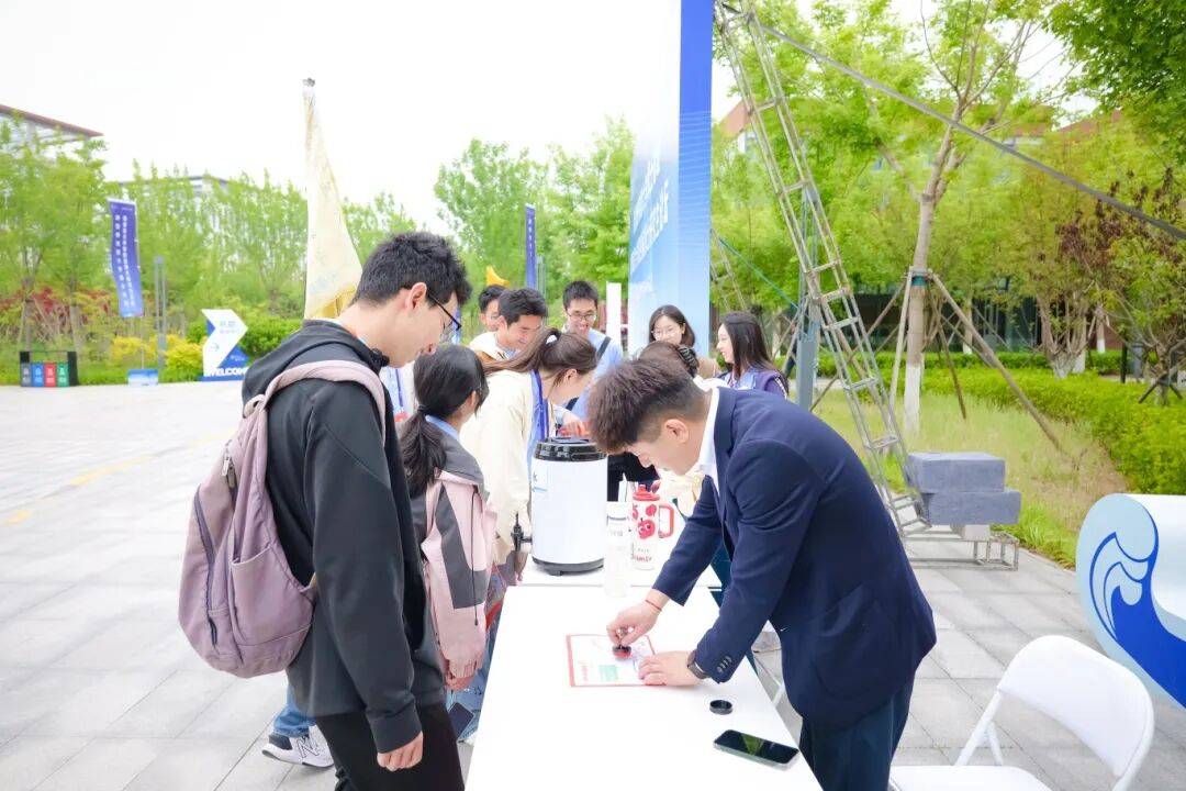 八校書院學子齊聚康復大學，共啟新型研究型大學研學之旅！