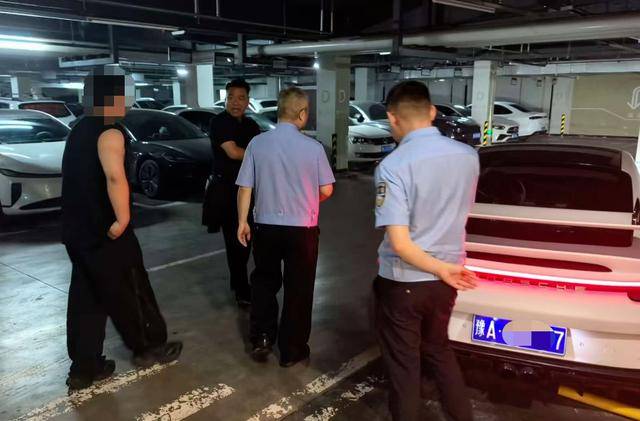 深夜飆車炸街擾民 鄭州交警快速查處