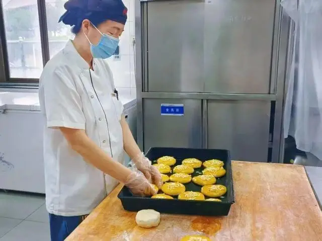 食堂阿姨成“美食博主”，早餐筆記走紅