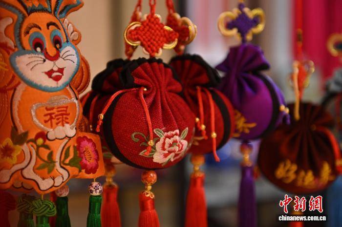 “中國香包刺繡之鄉”甘肅慶陽將啟“香包狂歡節”