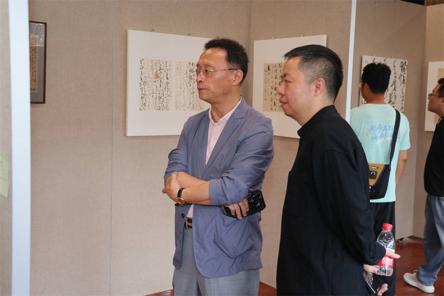 讓城市空間美起來|上海第1000座公園辦首個書法展，透出筆墨“一紙春光”
