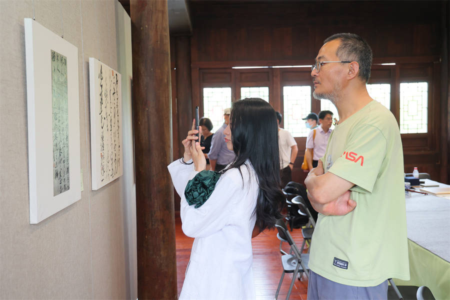 讓城市空間美起來|上海第1000座公園辦首個書法展，透出筆墨“一紙春光”