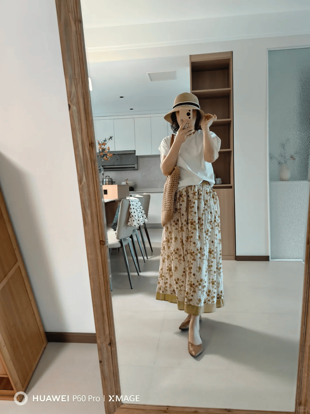 原創夏季“碎花裙”別亂穿！大齡女性避開兩點，優雅耐看不顯土