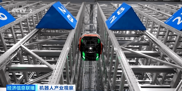 從“地面搬運”到“貨架攀爬” 移動機器人功能強大