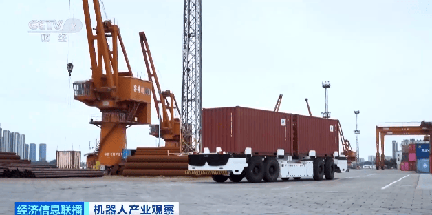 從“地面搬運”到“貨架攀爬” 移動機器人功能強大