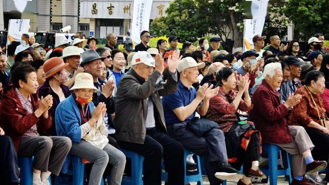 湖南精品民俗舞蹈亮相第二屆中國新疆民間藝術季