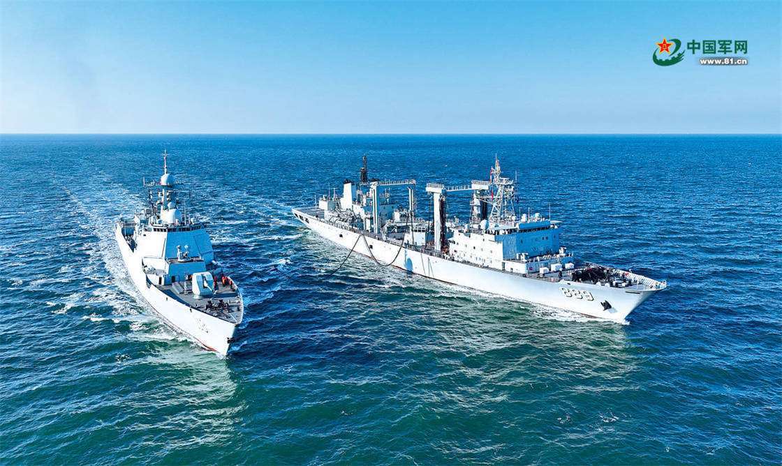 原創黃海驚現海上'快遞站'！海軍複雜海況精準對接錘鍊硬實力