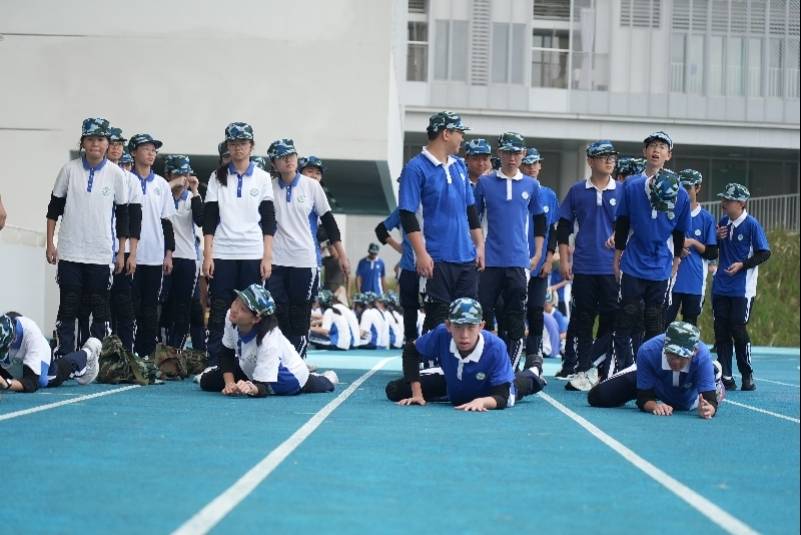 開學第一課，先上訓練場！深圳這所中學高一新生軍訓很“燃”