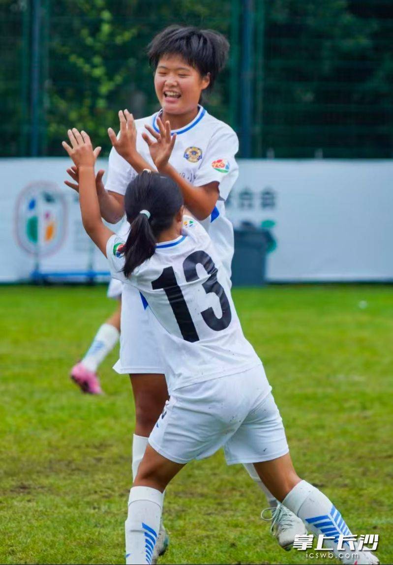 原創這群小女孩了不起！怡雅小學女足勇奪全國賽季軍
