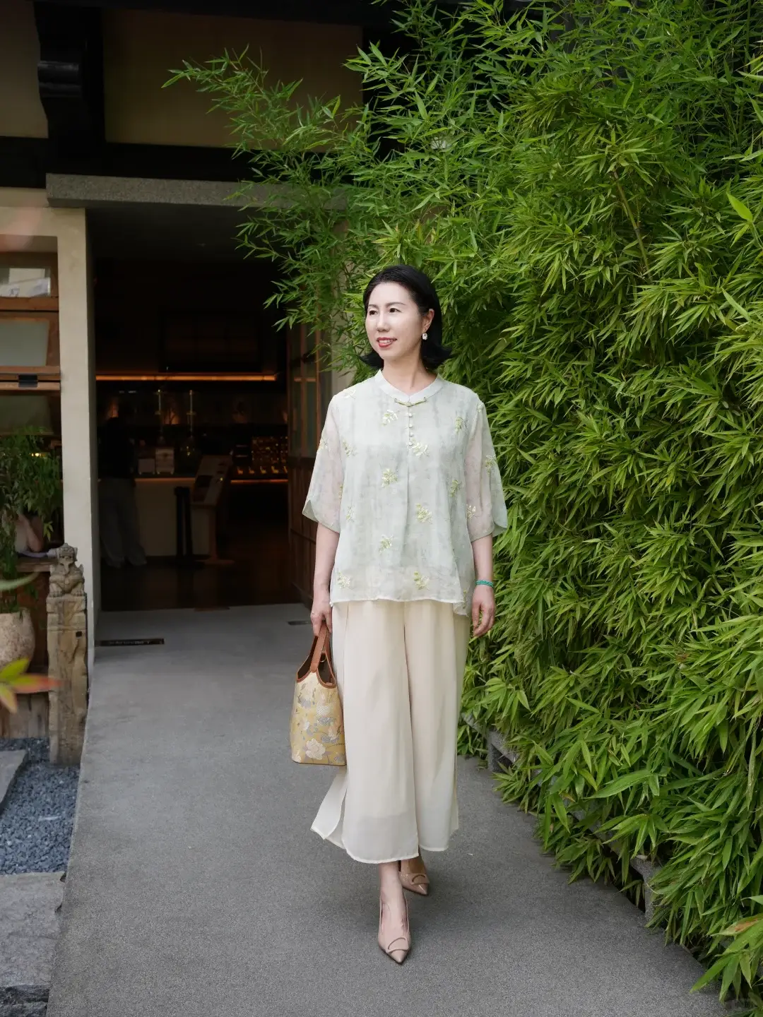 原創50+女性想要優雅高階，不靠貴，靠“鬆弛”，這位博主就是教科書