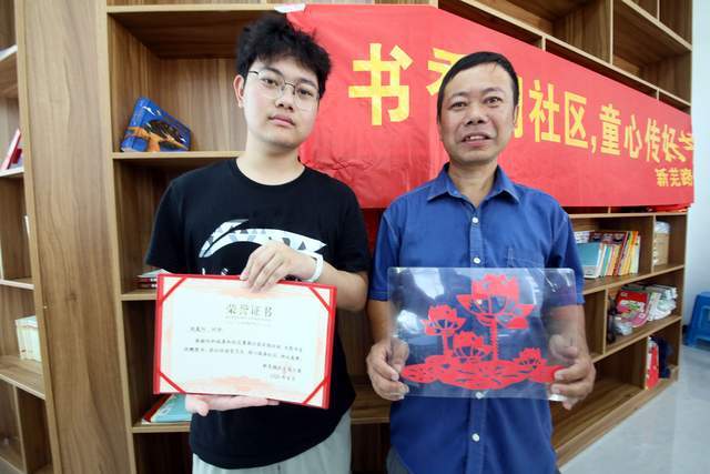 安徽蕪湖這群孩子幹了件暖心事！一本本圖書，讓青青家園飄滿書香