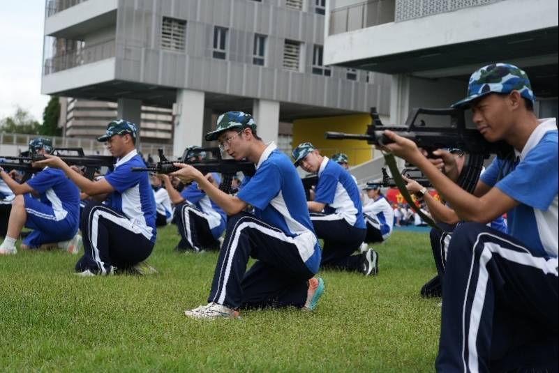 開學第一課，先上訓練場！深圳這所中學高一新生軍訓很“燃”