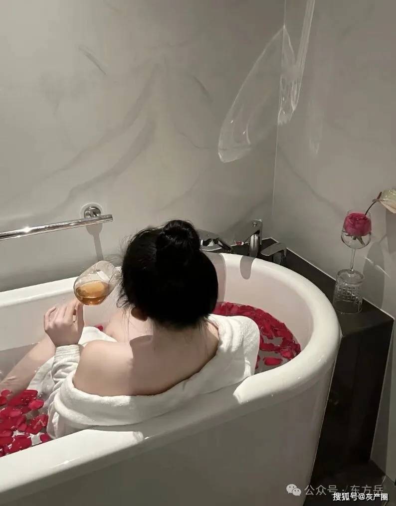 山東遊泳館“偷拍女性發給丈夫”這件事，挺離譜的！