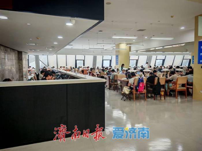 泉城書香濃 從圖書館“一座難求”說起