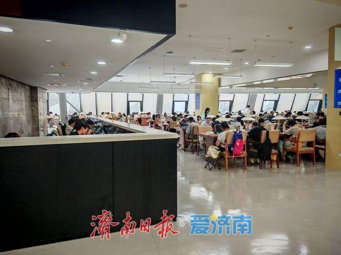 原創泉城書香濃 從圖書館“一座難求”說起