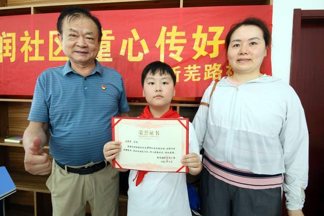 安徽蕪湖這群孩子幹了件暖心事！一本本圖書，讓青青家園飄滿書香