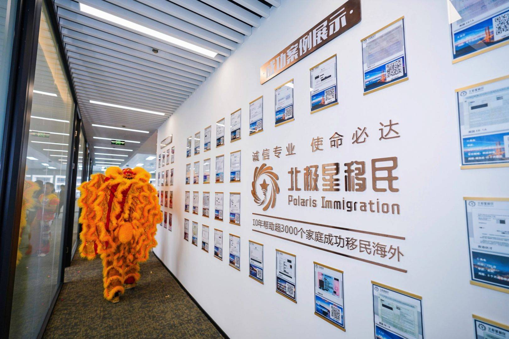 美國移民機構辦理週期對比：誰能更快拿身份？