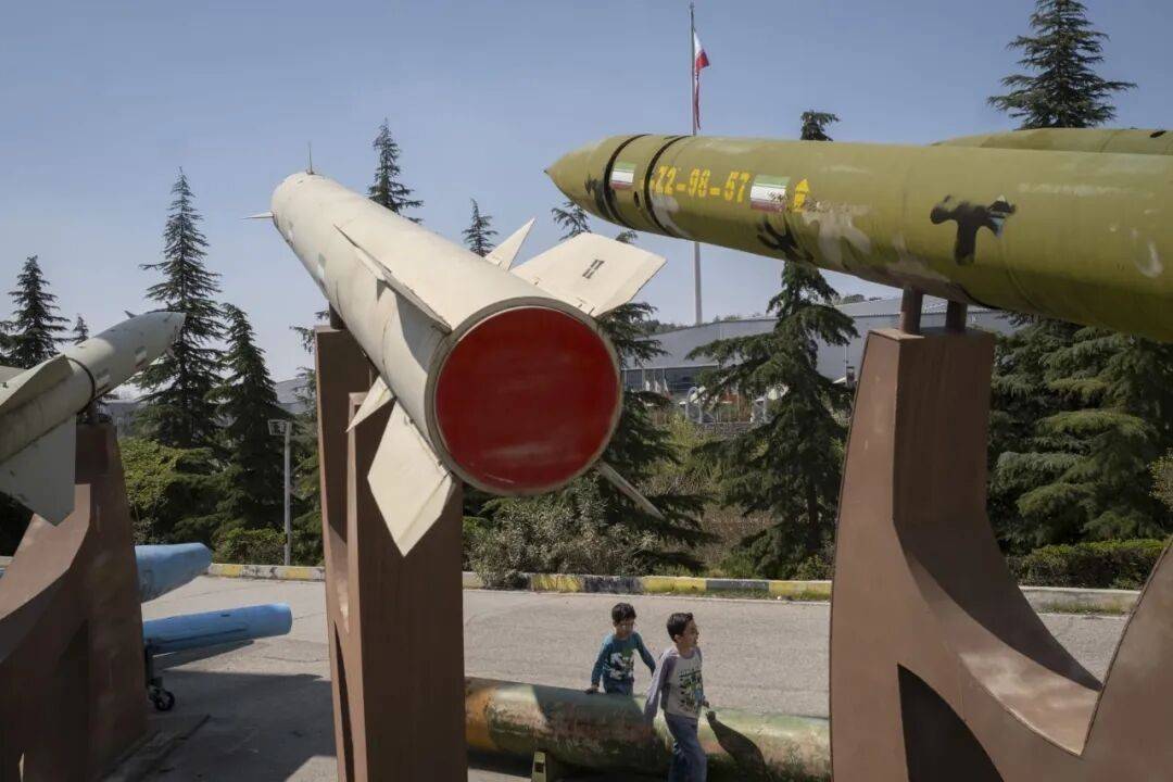 原創美國真坐不住了！中國高超音速武器從天而降，美軍指揮連夜搬家？