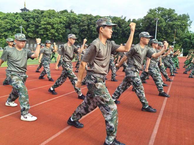 常德市第二中學2026級高一新生軍訓圓滿結營