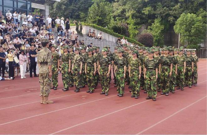 常德市第二中學2026級高一新生軍訓圓滿結營