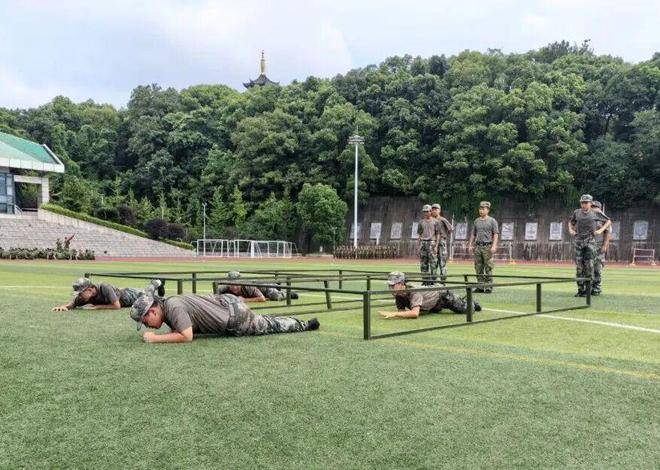 常德市第二中學2026級高一新生軍訓圓滿結營