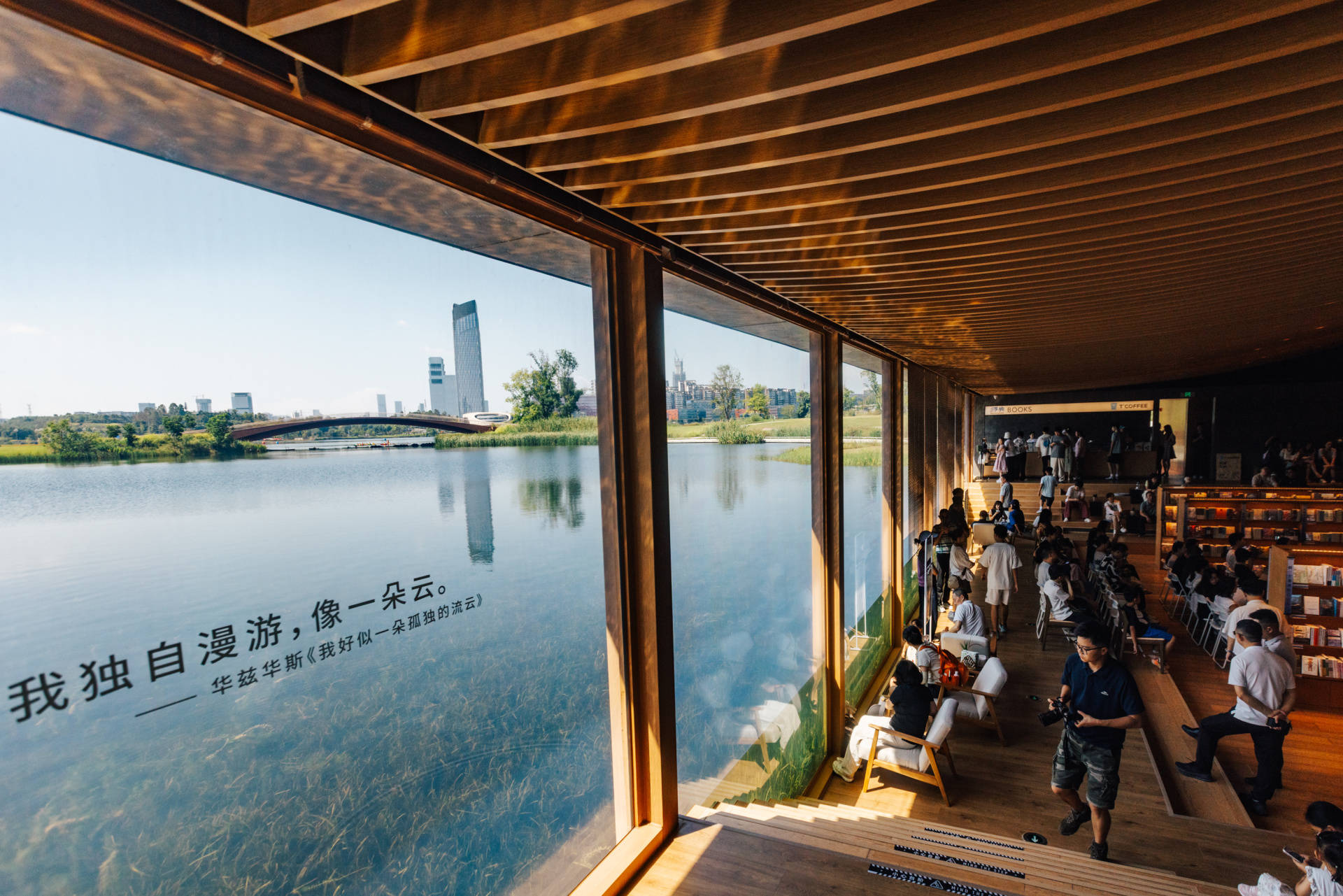高品質生活｜水下“浮響”，岸邊新生 “湖畔書店”更名後全新裝修對外營業