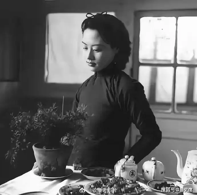 原創老照片：1945年古城北平的時尚女性，遠不如上海和巴黎那樣華麗張揚